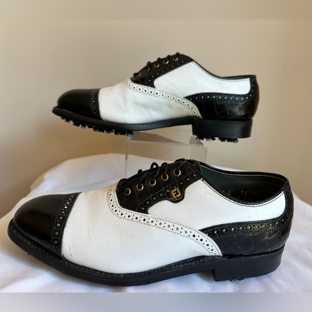 Vintage Footjoy Classics Dry Mens Golf Shoes 51498 White/Black Cap Toe 8C